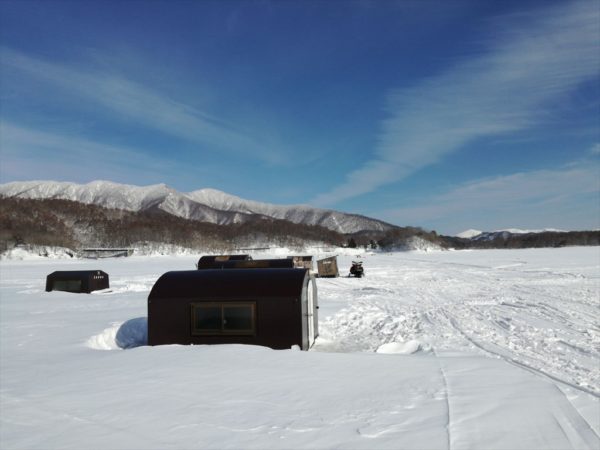 桧原湖の積雪